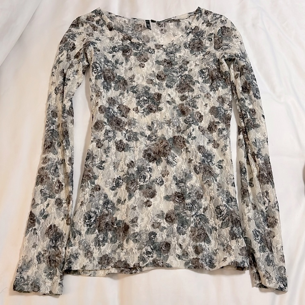 BKE long sleeve sheer lace. Floral. Small.